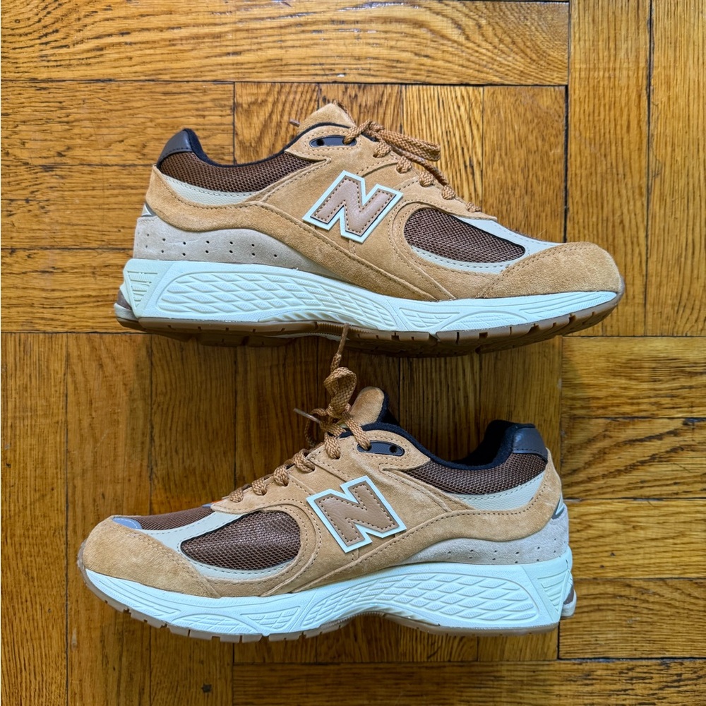 New Balance Men's Beige and Dark Brown Sneakers